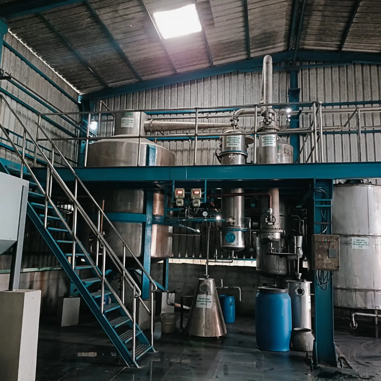 Stainless-steel lime oil distillation stills and fractionation column